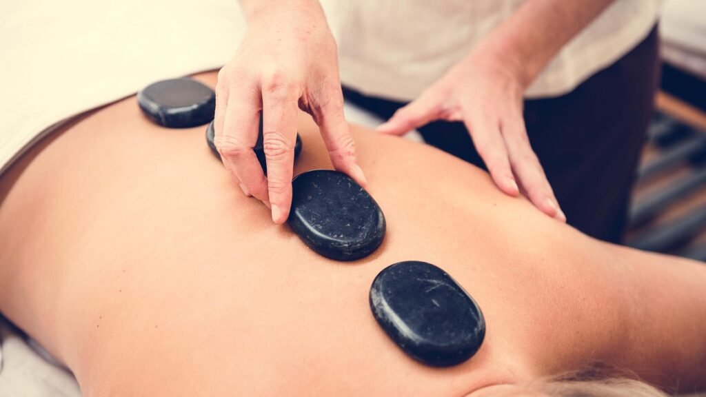 Massage aux pierres chaudes